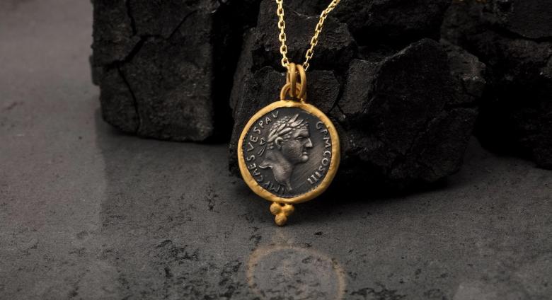 A replica coin necklace of the Roman Emperor Vespasian by Atelier Divin.