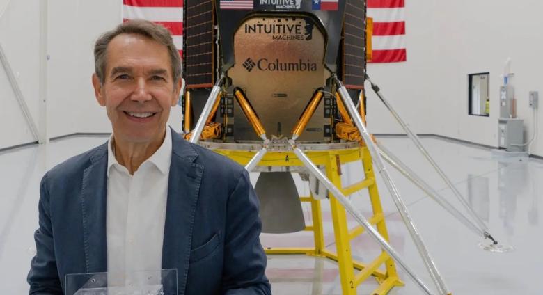 Jeff Koons with his miniature moon sculptures. Jeff Koons.