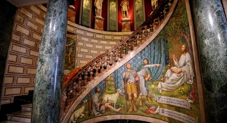 One of the ornate staircases within the Pinacoteco Ambrosiana. Credit: Wikimedia Commons.