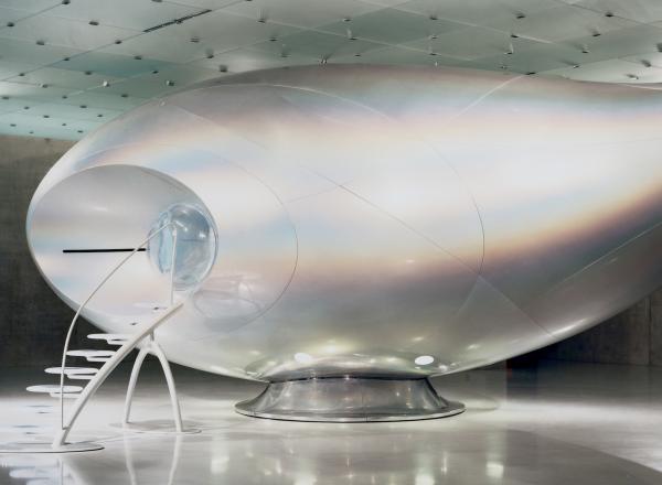 Mariko Mori, Wave UFO, 1999-2002, Brainwave interface, vision dome, projector, computer system, fiberglass, Technogel, acrylic, carbon fiber, aluminum, and magnesium, 528 x 1134 x 493 cm. Installation view: Mariko Mori: Wave UFO, Kunsthaus Bregenz, Austria, 2003.