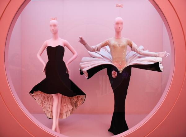 Gallery View, Failed Seriousness 