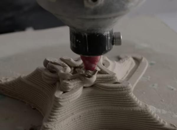 3d printer slowly builds up work