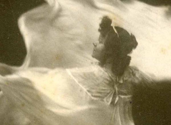 "Loïe Fuller in La Danse Blanche" 1898 Courtesy Maryhill Museum of Art.