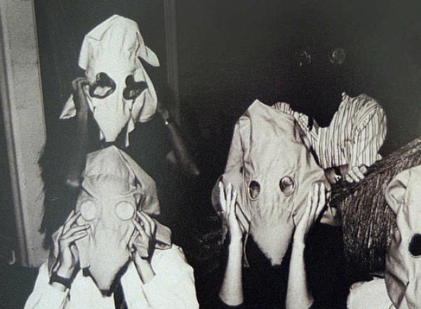 Lygia Clark, Máscaras sensoriais, 1967. Wikiart. © Lygia Clark.