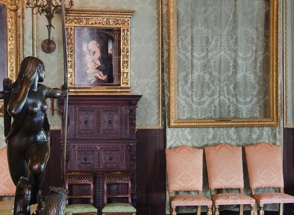 Photo of the empty frame where The Storm on the Sea of Galilee was once displayed at the Isabella Stewart Gardner Museum. March 2018. Wikimedia Commons. Photo by the Federal Bureau of Investigation. r