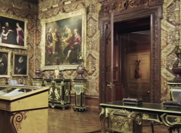 A view inside the stately Chatsworth House of Derbyshire