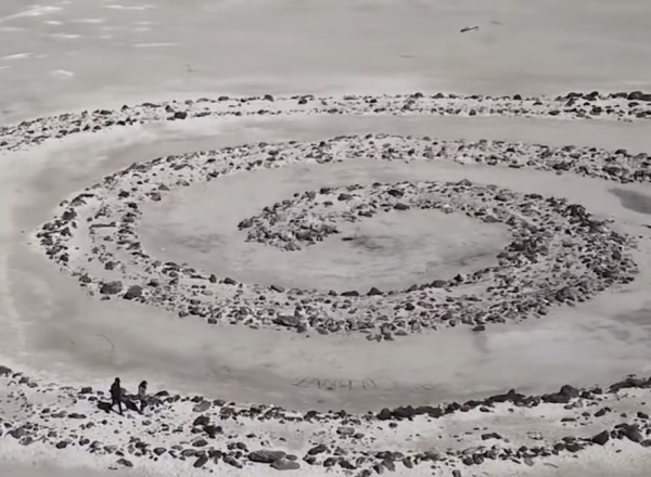  Robert Smithson's Spiral Jetty