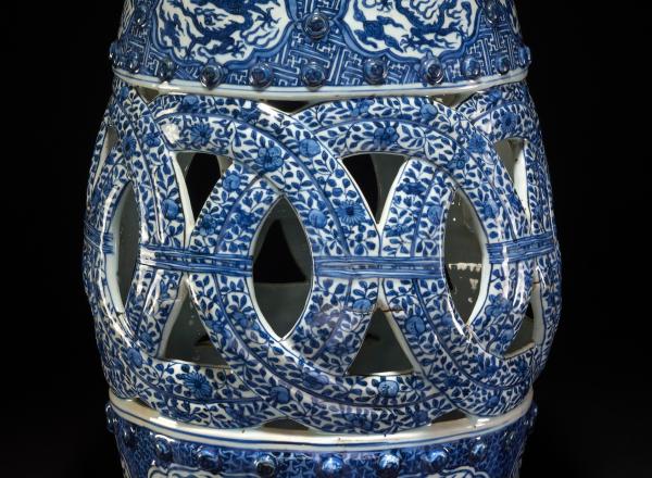 large hollow blue and white porcelain garden seat, Jingdezhen, 1573–1620.