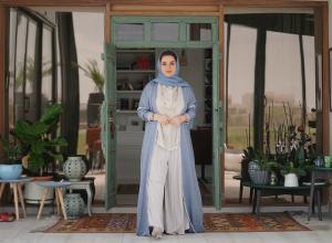 Omani artist Alia Al Farsi stands at door. Image by Shaqeel Al Balushi