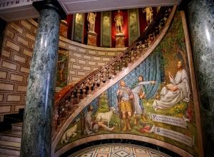 One of the ornate staircases within the Pinacoteco Ambrosiana. Credit: Wikimedia Commons. 