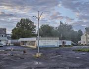 Gregory Crewdson photograph of a parking lot