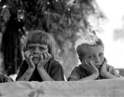 Dorothea Lange, Children of Oklahoma drought refugee in migratory camp in California, 1936