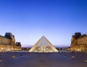 Looking west at the Louvre Museum's Napoleon Courtyard, at dusk. Courtesy Wiki Commons. Photo by Benh LIEU SONG.