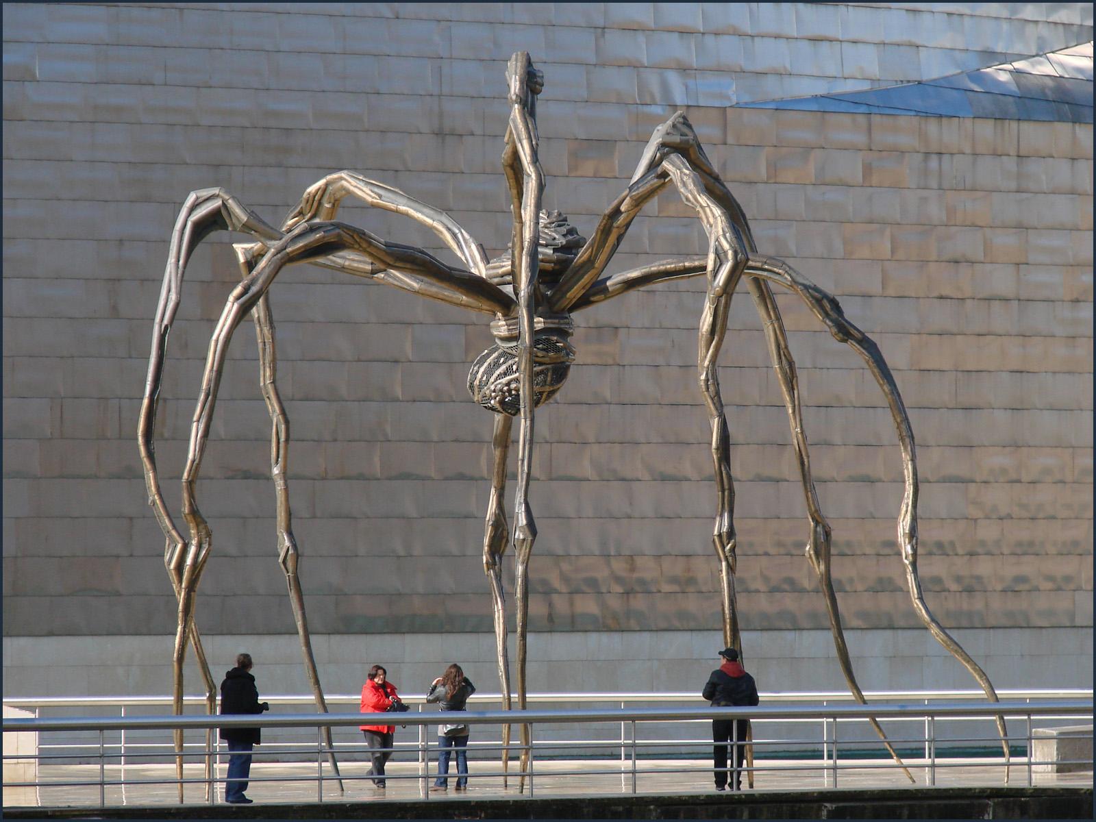 Louise Bourgeois, Maman,1999, cast 2001. Bronze, marble, and stainless steel. 29 feet 4 3/8 in x 32 feet 1 7/8 in x 38 feet 5/8 in (895 x 980 x 1160 cm).