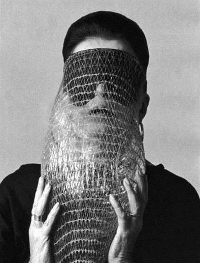 Lygia Clark, Máscara Abismo (Abyss Mask) ,1968. 