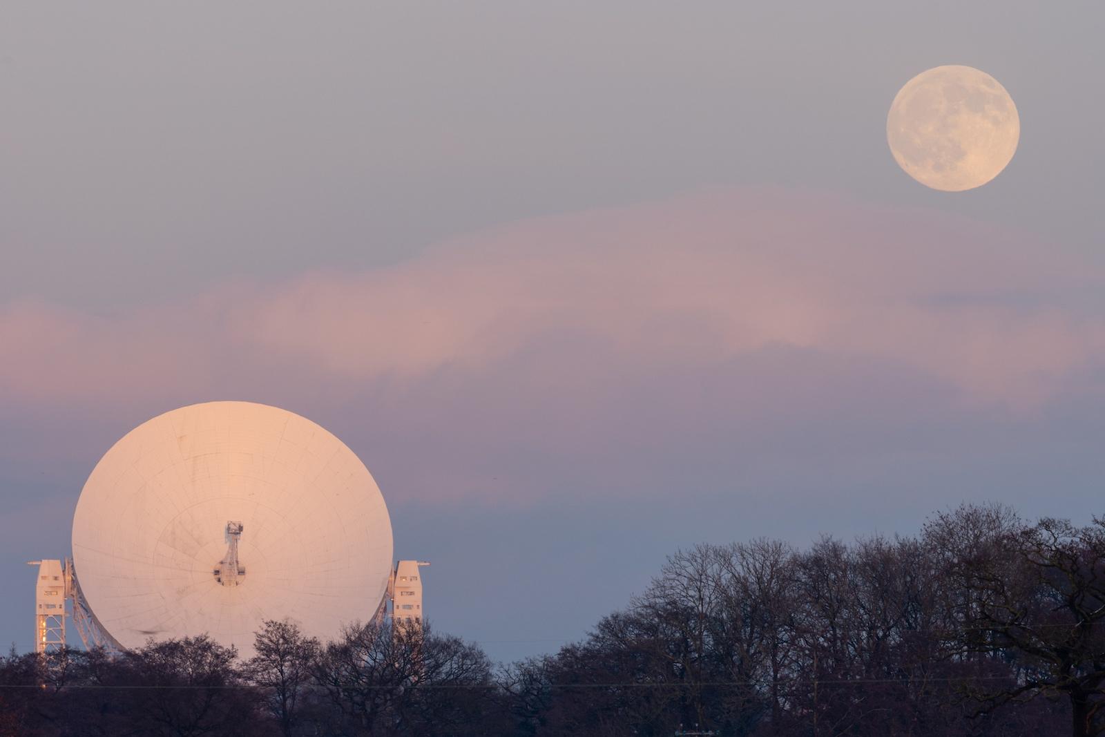 It was the photographer’s long-held ambition to capture the Moon and the famous Lovell Telescope at maximum focal length, which for the photographer is 400mm. Finding a spot with a clear view, far enough away from the subject, and the Moon being in the sky at the correct time of day was all part of the puzzle. By the time the Moon appeared, the photographer had to drop down the focal length to 286mm to compose this image. The setting Sun did however light up the clouds for some lovely colours.