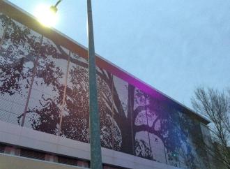 The aluminum “Shimmer Wall” displayed on the side of the Raleigh Convention Center depicting a large oak tree.