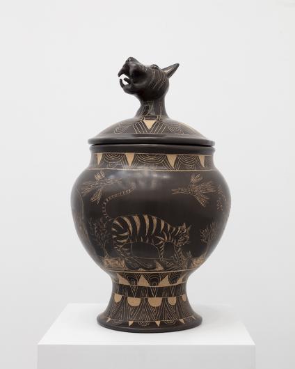 Víctor Hugo Pérez, Gatos del Salto, 2024. Burnished and sgraffito clay, 25.2 x 15.35 x 15.35 in 64 x 39 x 39 cm. Photo: Ramiro Chaves. Courtesy Proyectos Monclova, Mexico City