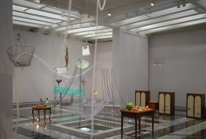 Installation view, Yuko Mohri: Compose, 2024, Pavilion of Japan at the 60th International Art Exhibition – La Biennale di Venezia. Photo by kugeyasuhide. Courtesy of the artist, Project Fulfill Art Space, mother’s tankstation, Yutaka Kikutake Gallery, Tanya Bonakdar Gallery.