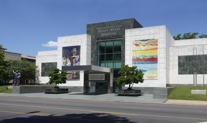 Exterior shot of the Birmingham Museum of Art, focusing on the original 1950s era Oscar Wells Memorial Building.