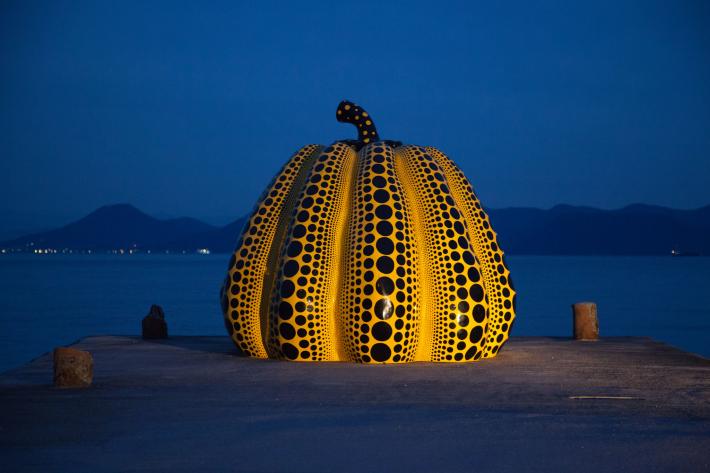 Yayoi kusama giant pumpkin sculpture